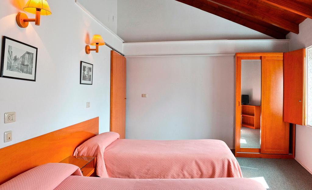 Hostal La Viuda Pobra De Trives Bagian luar foto
