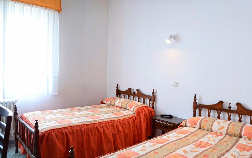 Hostal La Viuda Pobra De Trives Ruang foto